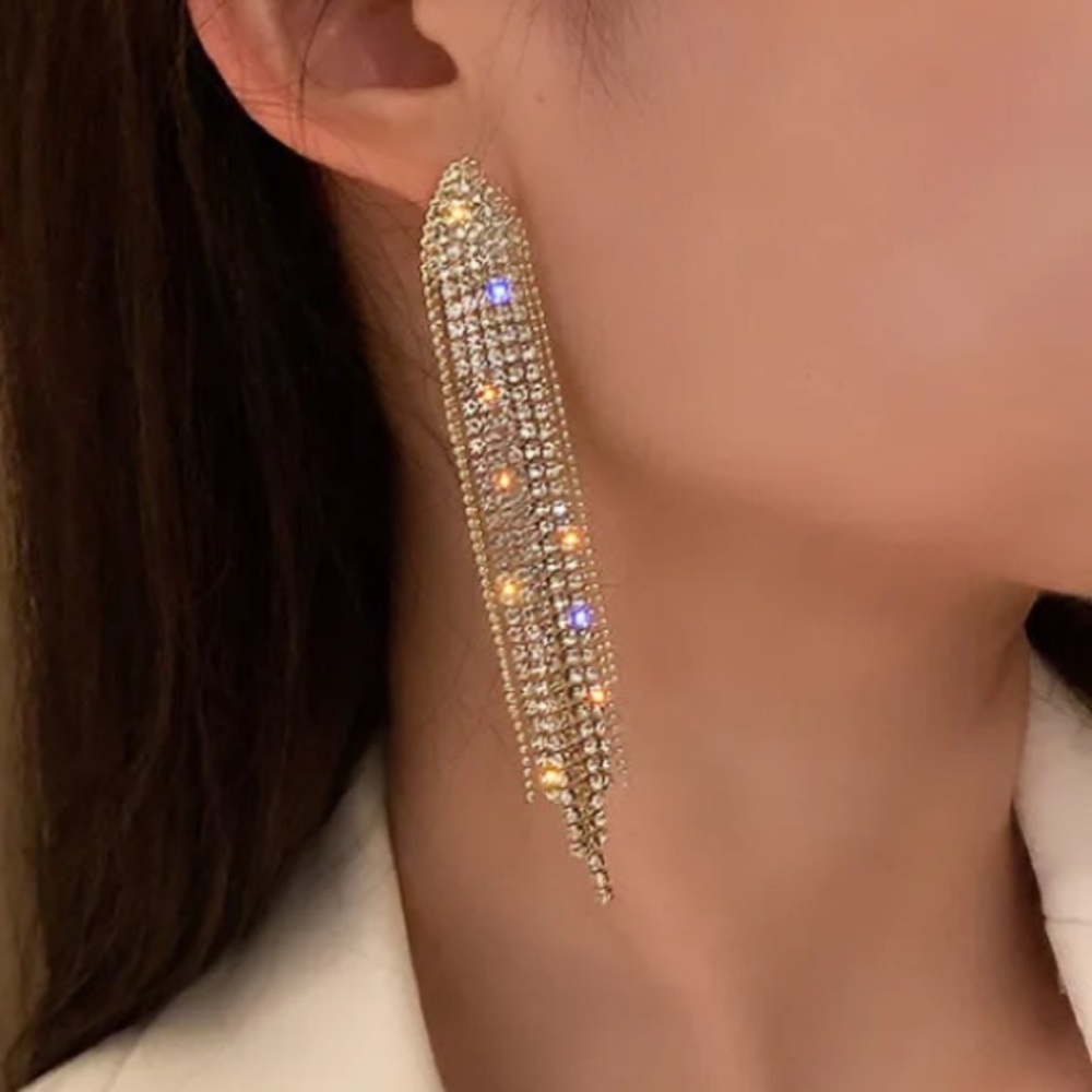 Rhinetone, Pearl & Sparkly Fringe Necklace & Earring Set - Picture 7 of 8
